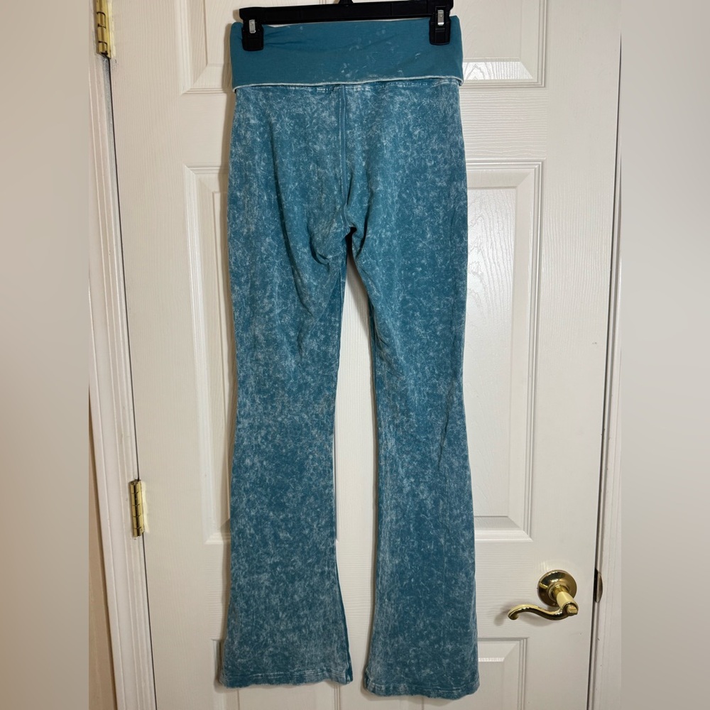 PINK‎ Victoria’s Secret Y2K Low Rise Flare Foldover Leggings Acid Wash Blue Sz S - Picture 2 of 8